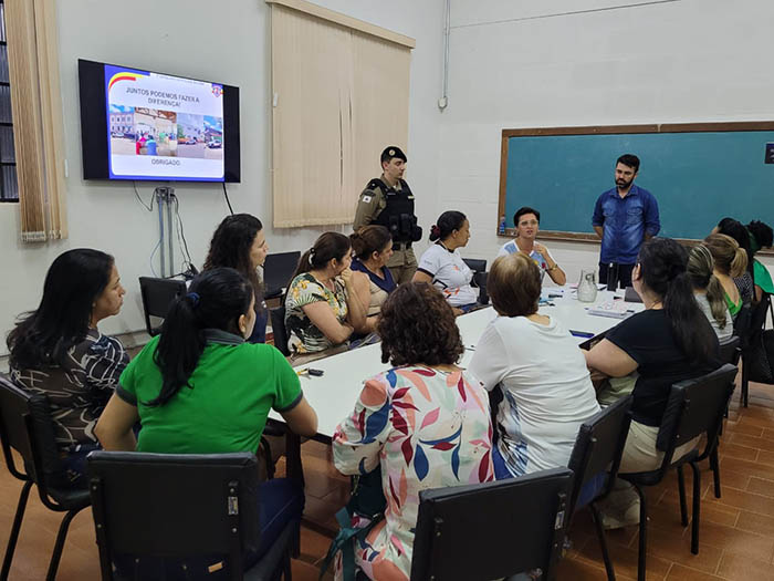 Autoridades e Diretores Escolares alinham ações para melhorar a